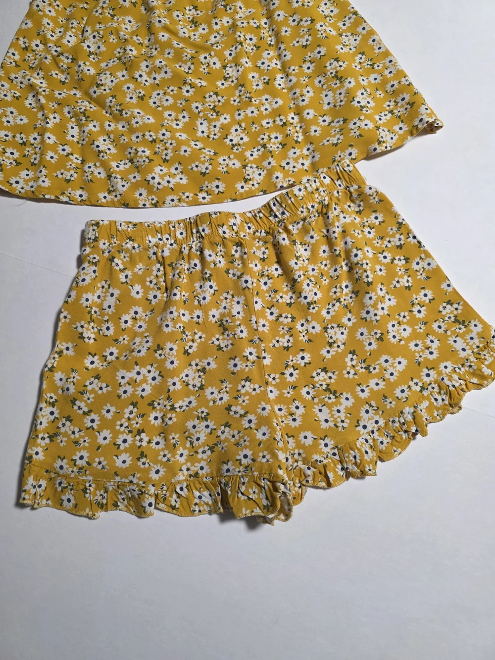 Girls' Size S (6/6X) Zunie Yellow Floral Tank Top & Shorts Set